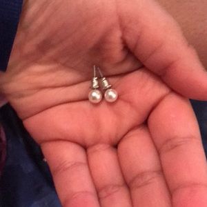 Pearl earring